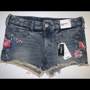 Express Floral Embroidered Denim Shorts Size 2 NEW